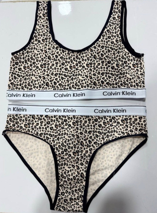 ست نیم تنه وشورت calvin klein وارداتی نخ پنبه طرح پلنگی سایز xxL